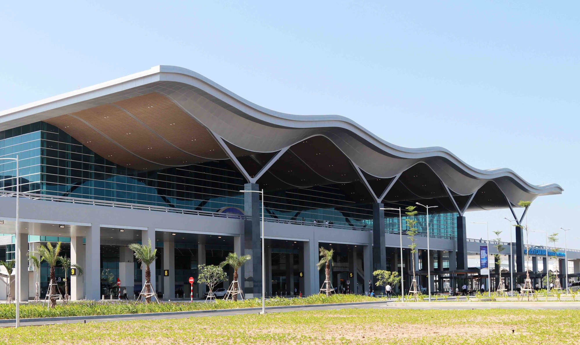 Mái Cảng Hàng Không Cam Ranh